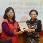 本所志工劉運嬌女士榮獲107年內政業務志願服務銀質徽章 照片