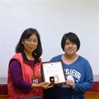 本所志工陳伊安女士榮獲107年內政業務志願服務銅質徽章 照片